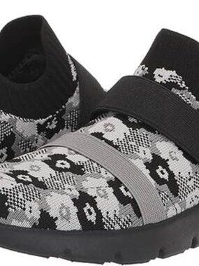 NEW SPENCO Karma Stretch Floral Shoes – Women’s Size 10 – Black